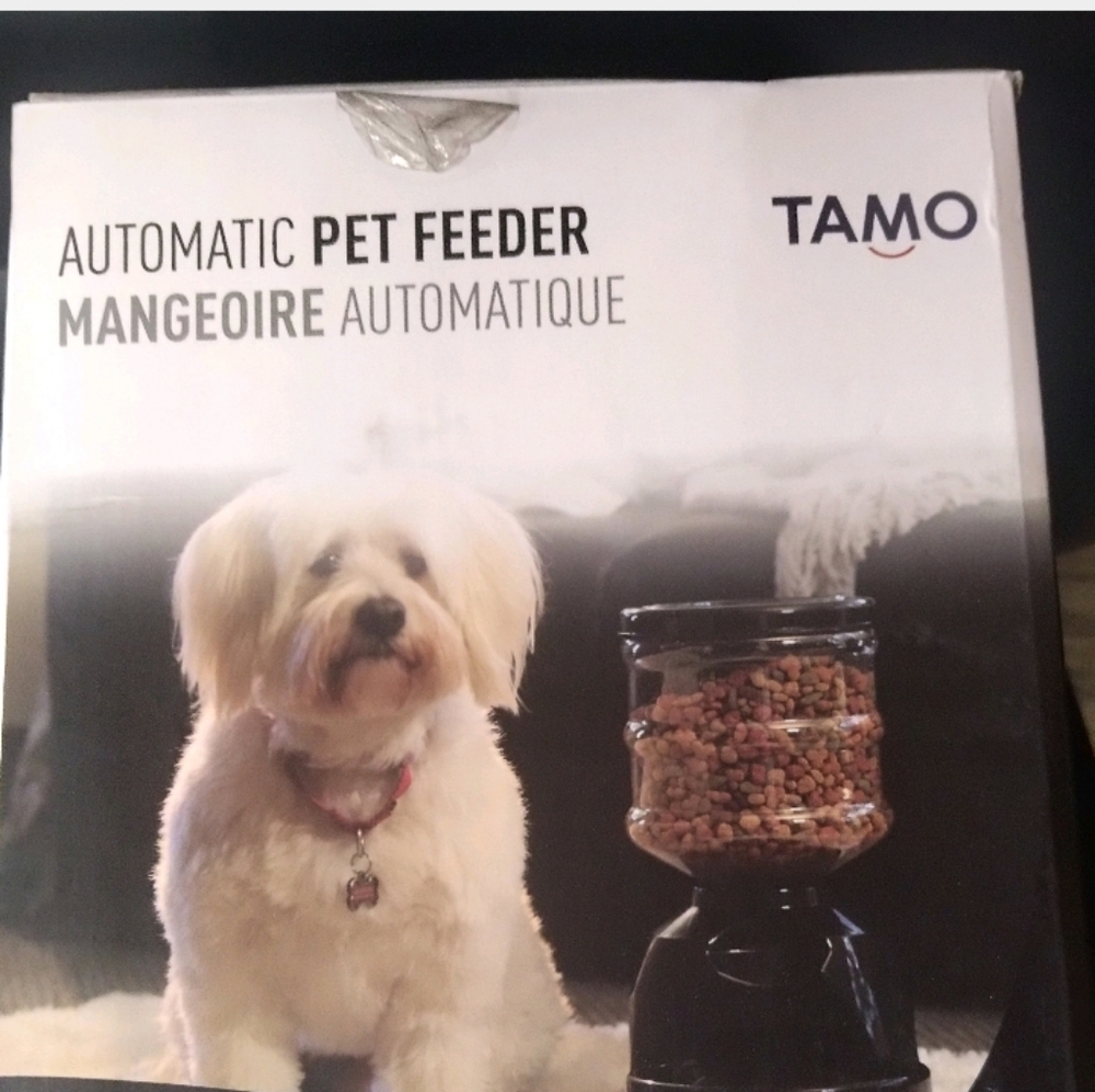 TAMO automatic pet food dispenser